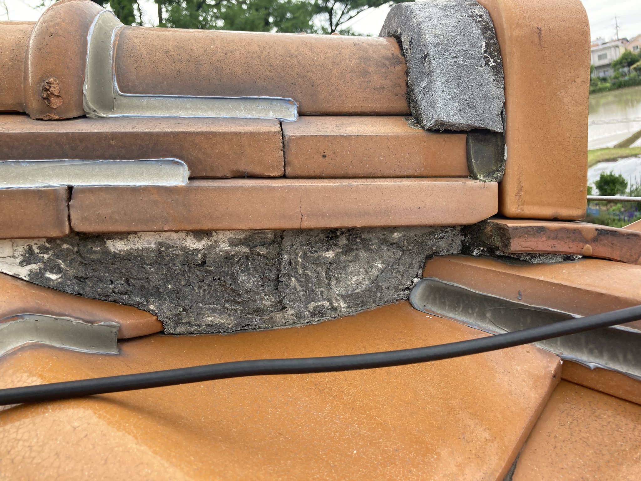 漆喰が剥がれてなくなっている